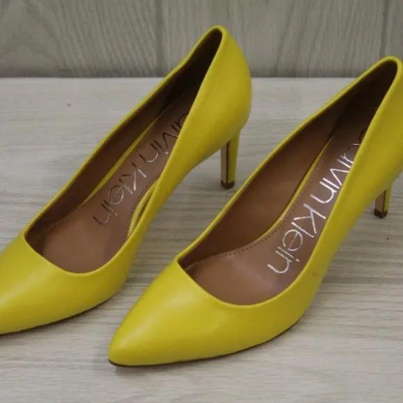 Calvin klein sales kirsten pump